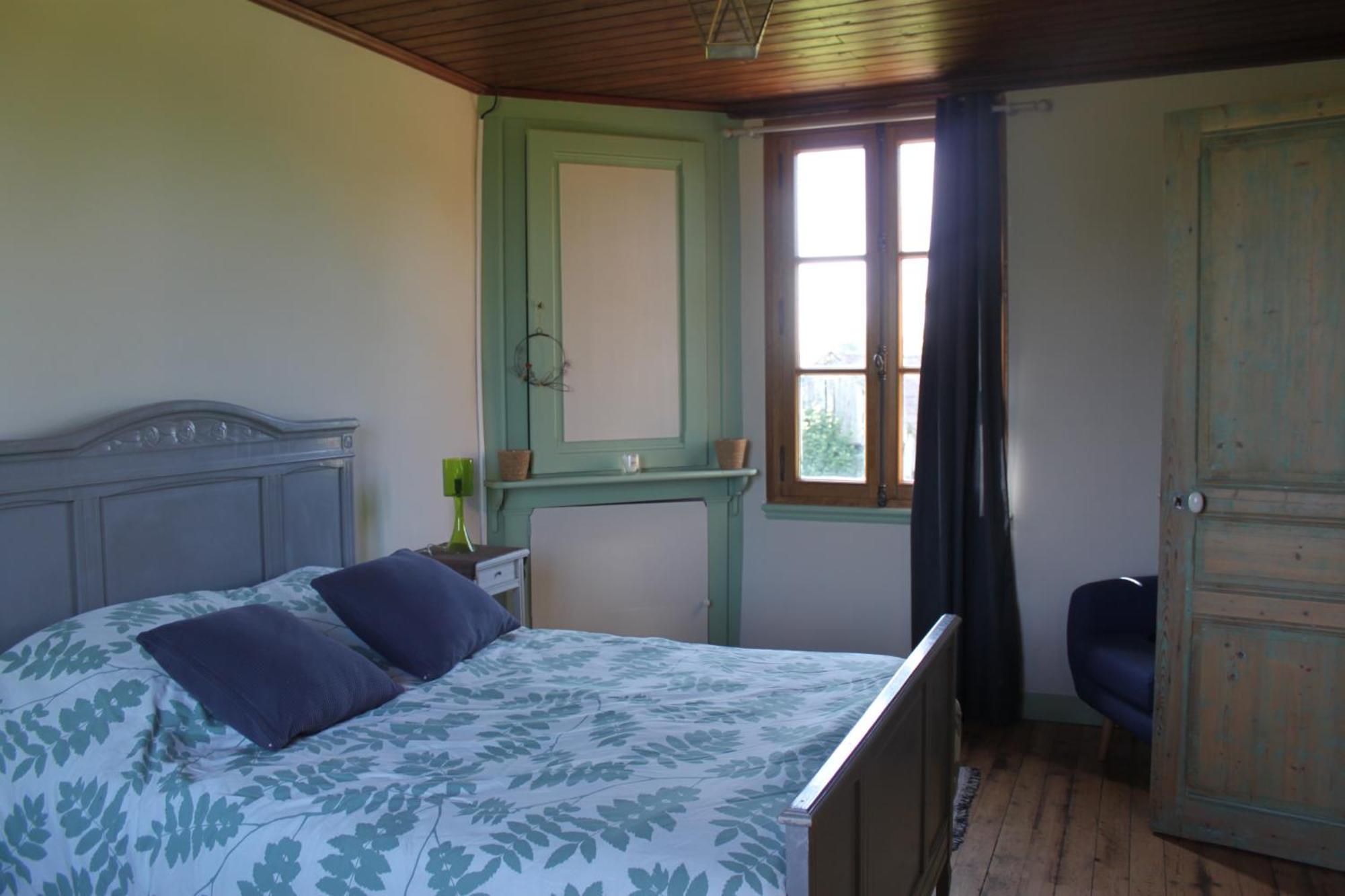 Auberge De La Croix Du Maupas Capelle-les-Grands Luaran gambar